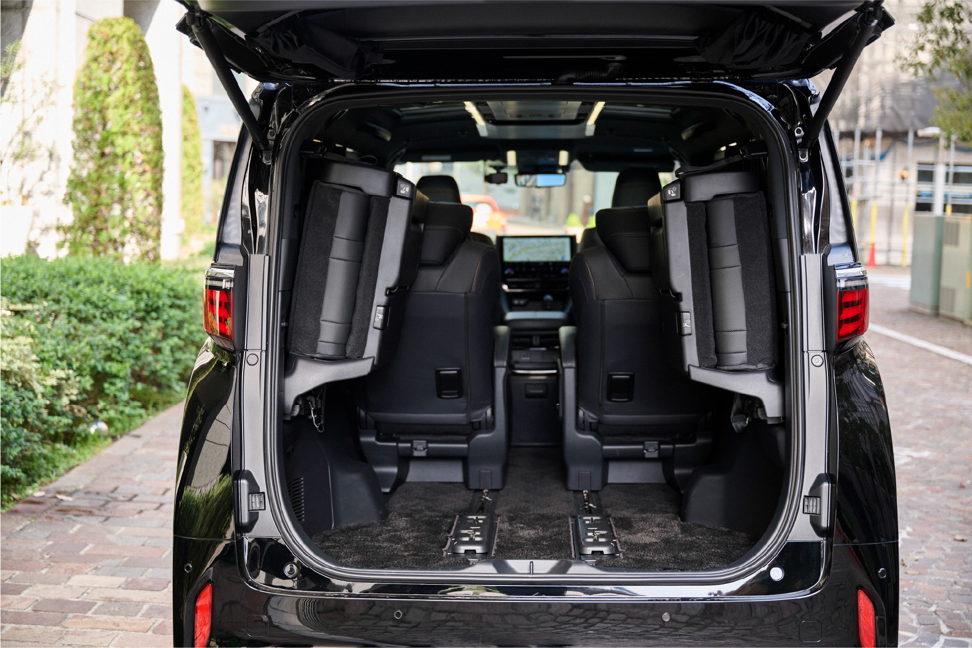 車両ラインナップ アルファード 荷物スペース