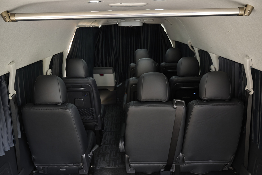 ハイエースグランドキャビン 内観(カーテン)