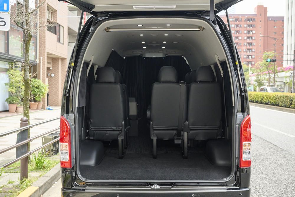 ハイエースグランドキャビン 荷物スペース(カーテン)