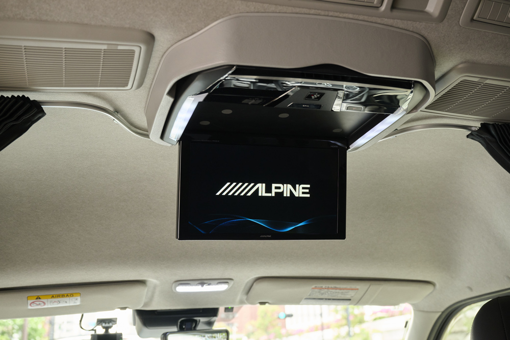 ハイエースグランドキャビン 後部座席モニター